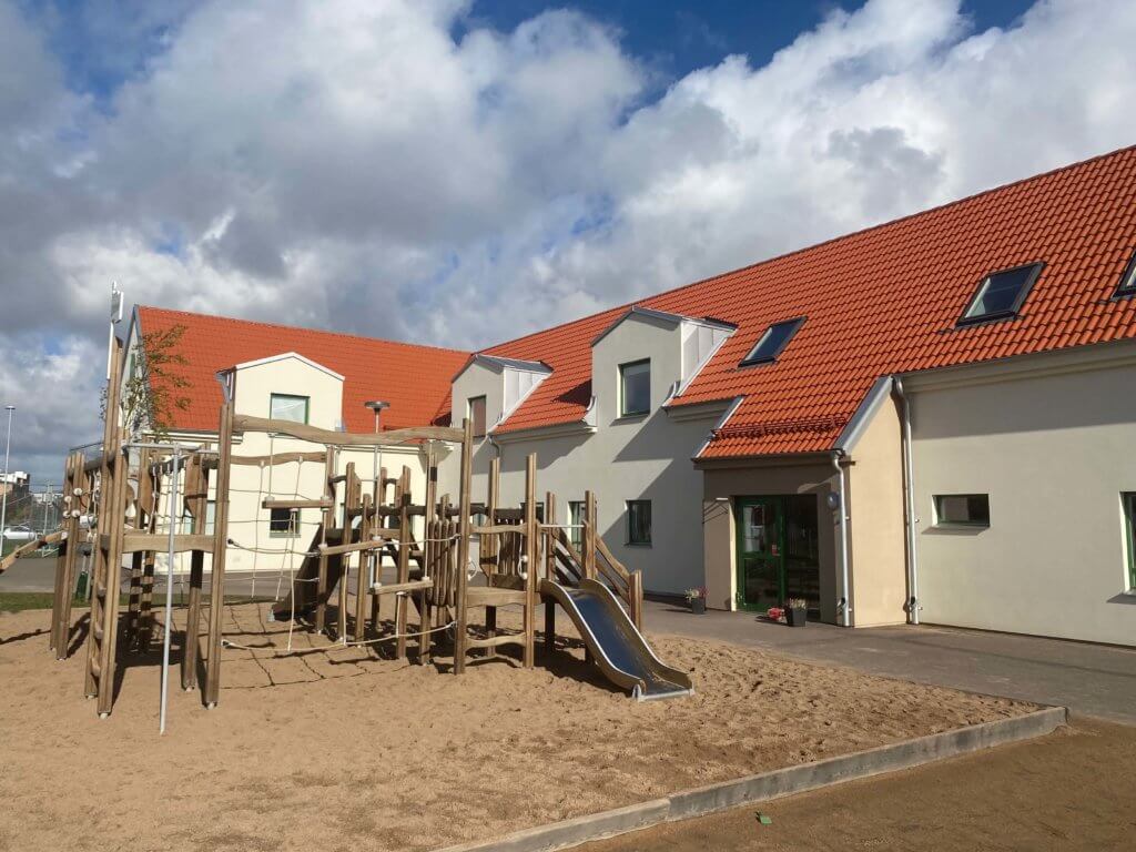 schoolyard with playground DIbber International School Helsingborg