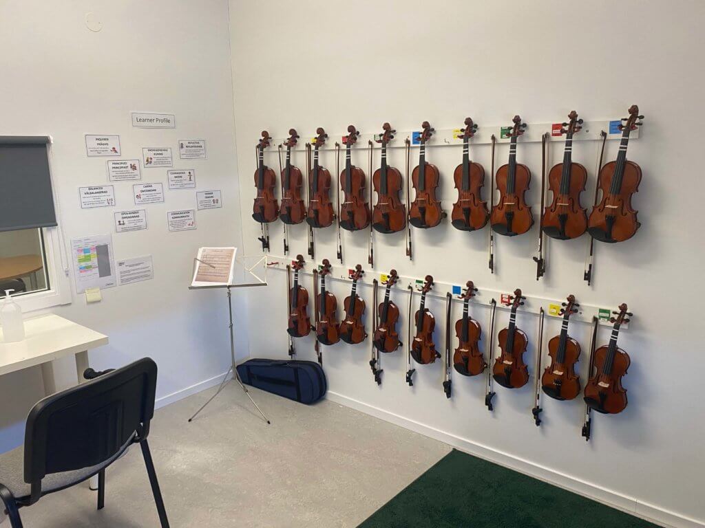 Violins nicely lined up in the music room at Dibber International School Helsingborg